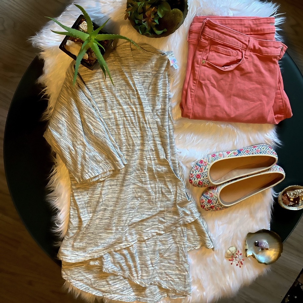 ❌SOLD❌ 🌟NWOT *LuLaRoe * Cardi🌟 - Picture 8 of 8